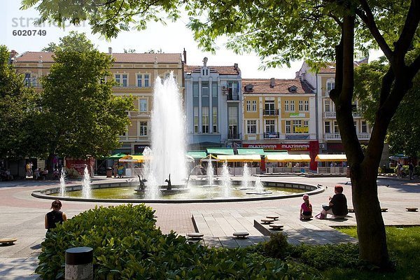 Brunnen in Knyaz Alexander Battenberg Quadrat (König Alexander Battenberg Square) (City Hall Square)  Plovdiv  Bulgarien  Europa