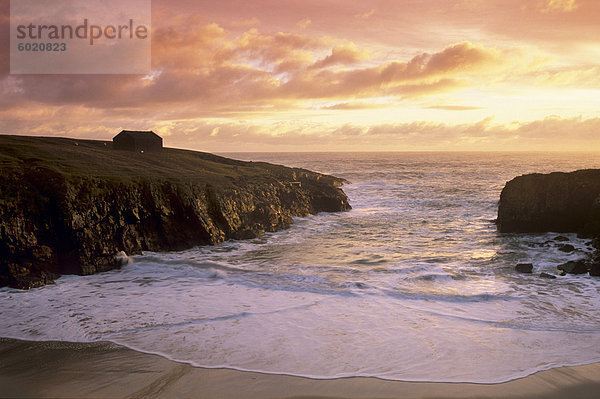 Kleine sandige Bucht von Port Sto  eine stärker geschützt vor Ort als der Butt of Lewis (Rubha Robhanais) in der Nähe  Isle of Lewis  Äußere Hebriden  Schottland  Vereinigtes Königreich  Europa