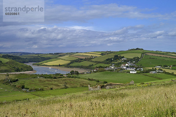 Blick auf das Devon Küste von Bantham bis Thurlestone  South Hams  aus South West Devon Wanderweg  Devon  England  Vereinigtes Königreich  Europa