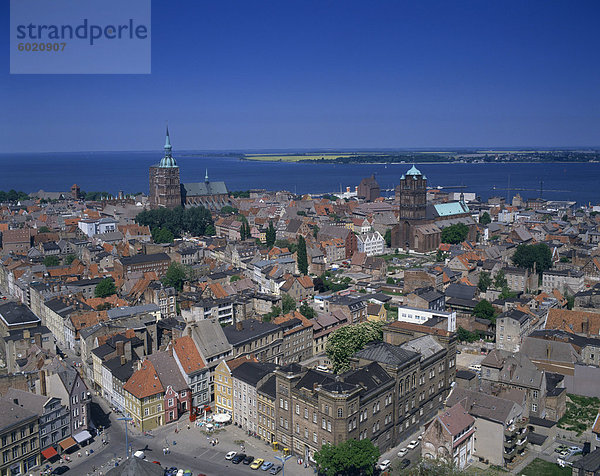 Panorama Europa über Gebäude Stadt Kirche UNESCO-Welterbe Deutschland Stralsund Mecklenburg Vorpommern