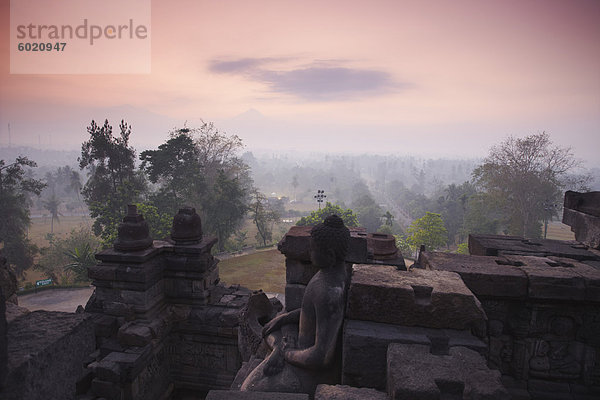 Borobudur-Tempel bei Sonnenaufgang  UNESCO Weltkulturerbe  Java  Indonesien  Südostasien  Asien