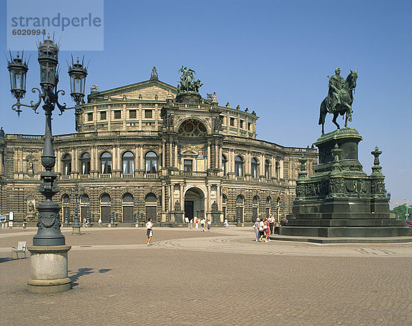 Opernhaus Oper Opern Europa Großstadt Dresden Deutschland Sachsen