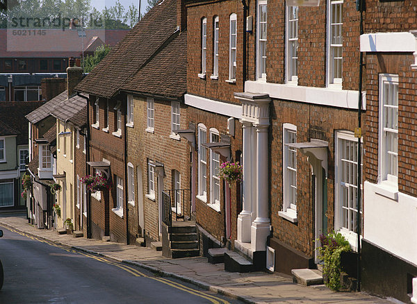 Mittelhäuser auf einem steilen Hügel  Fore Street  Old Hatfield  Hertfordshire  England  Vereinigtes Königreich  Europa