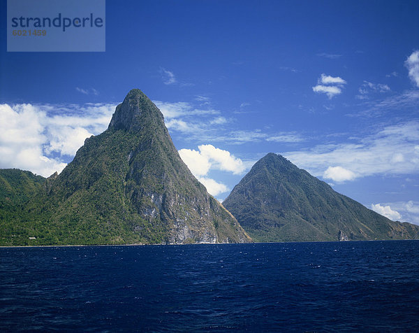 Die Pitons  St. Lucia  Luv Inseln  Westindische Inseln  Karibik  Mittelamerika