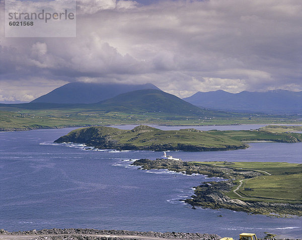 Leuchtturm  Beginish Island und Doulus Bay  Valentia Island Ring von Kerry  County Kerry  Munster  Irland (Eire)  Europa