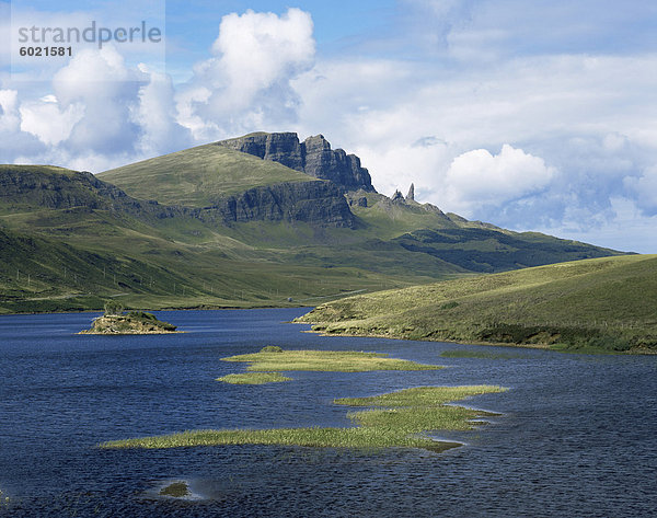 Loch Fada und Storr  719 m  Insel Skye  Schottland  Vereinigtes Königreich  Europa