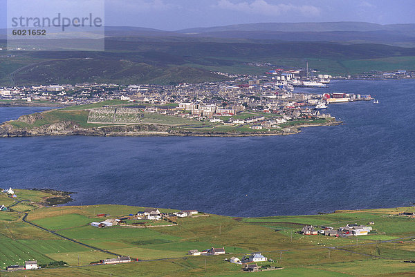Lerwick Stadt und Bressay Ton von Bressay Island  Shetland Islands  Schottland  Vereinigtes Königreich  Europa