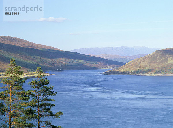 Kyle Rhea und Glenelg Bay  geschützte Gewässer zwischen der Insel Skye und dem Festland frequentiert von Delphinen und Robben  Glenelg Hochlandregion  Schottland  Vereinigtes Königreich  Europa