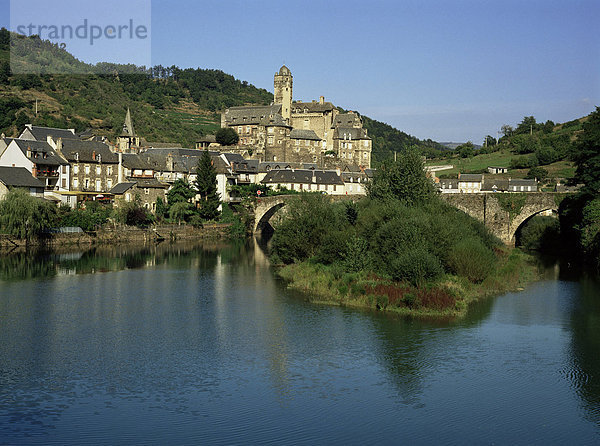Dorf von Estaing  Aveyron  Midi-Pyrenees  Frankreich  Europa