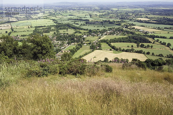 Das Vale of Evesham aus dem Hauptkamm des Malvern Hills  Worcestershire  England  Vereinigtes Königreich  Europa