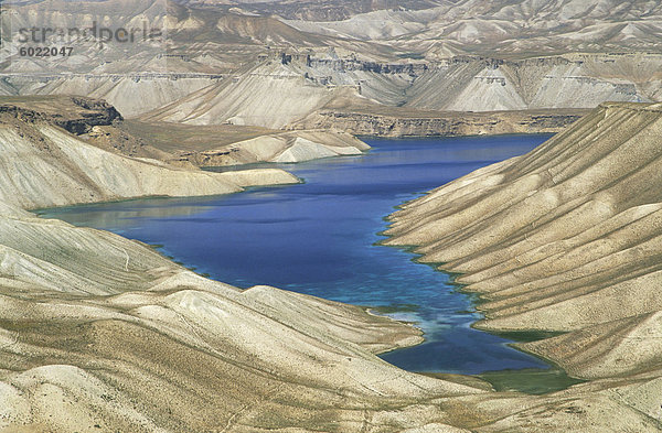 Einer der Kraterseen am Band-E-Amir (Dam des Königs)  Afghanistans erster Nationalpark eingerichtet 1973 zum Schutz der fünf Seen  geglaubt  von den Einheimischen  von den Propheten Mohammeds Schwiegersohn Ali  wodurch sie einen Ort der Pilgerfahrt  Afghanistan  Asien erstellt wurden