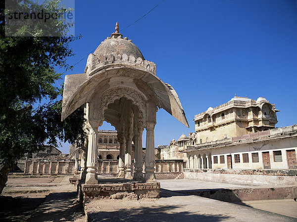 Palastgebäude mit Nagaur Fort  Rajasthan  Indien  Asien