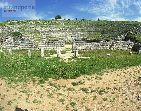 Das antike Theater an der archäologischen Stätte von Dodini  Griechenland  Europa