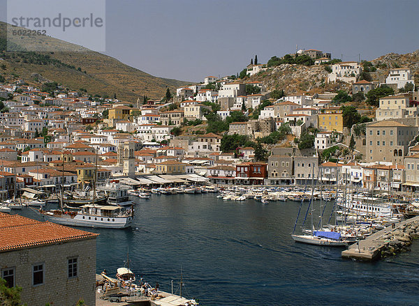 Der Hafen und die Stadt auf Hydra  Argo Saronischen Inseln  griechische Inseln  Griechenland  Europa