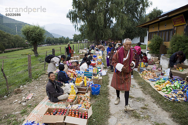 Markt während buddhistischen Festivals (Tsechu)  Thimphu  Bhutan  Asien