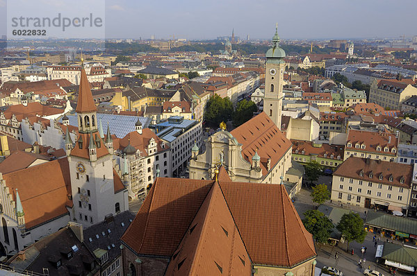 Blick auf die Stadt vom Turm der Peterskirche (St. Peter's Church)  München (München)  Bayern (Bayern)  Deutschland  Europa