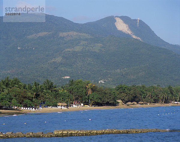 Playa Dorada und Mount Isabel del Torres  Puerto Plata  Dominikanische Republik  Karibik  Mittelamerika