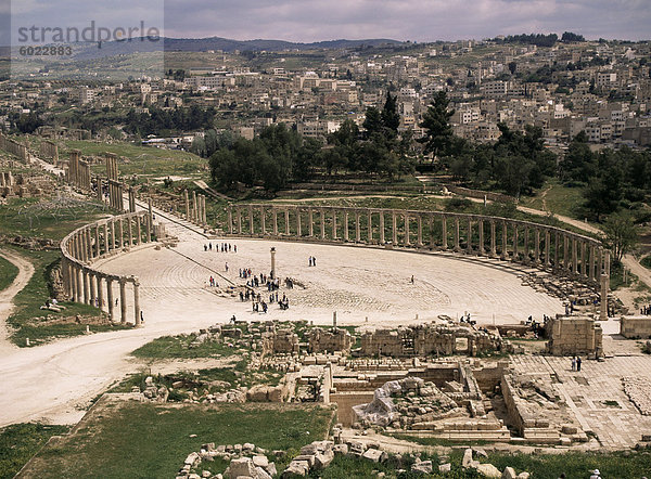 Das Forum  die ovale Piazza  Jerash  Jordan  Naher Osten
