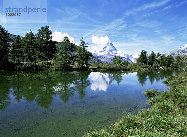 Stellisee und Matterhorn 4478m  Valais  Schweizer Alpen  Schweiz  Europa