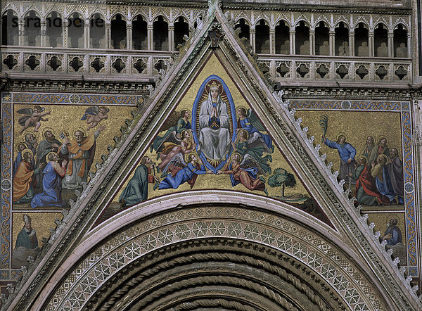 Mosaiken  meist 18. und 19. Jahrhundert Ersetzungen  auf Fassade des Orvieto Kathedrale  Orvieto  Umbrien  Italien  Europa