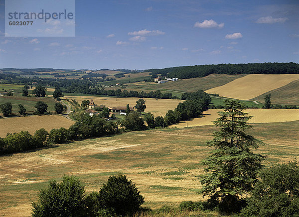 Blick vom Lavardens Dorf  Gers  Gascogne  Midi-Pyrenees  Frankreich  Europa