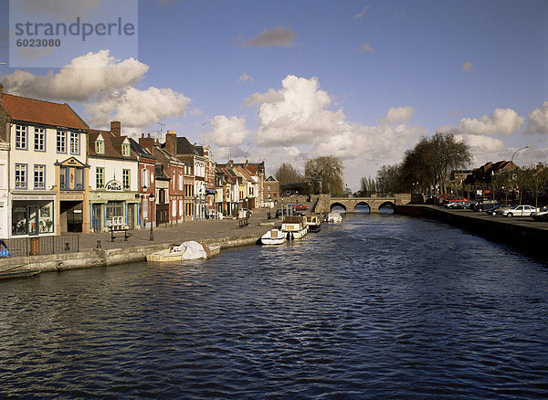 Fluss Somme und Stadt  Amiens  Somme  Picardie  Frankreich  Europa