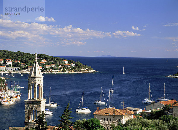 Erhöhte Ansicht der Stadt Hvar  Insel Hvar  Dalmatien  Kroatien  Europa