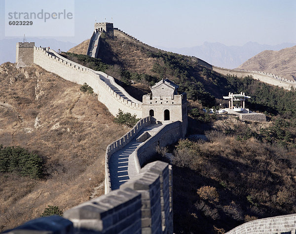 Die chinesische Mauer  UNESCO-Weltkulturerbe  in der Nähe von Peking  China  Asien