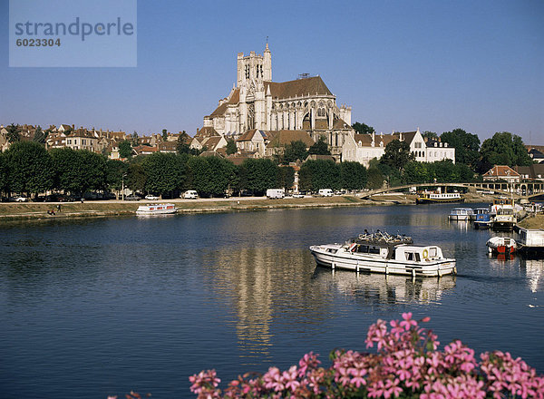 Stephansdom Skyline  Auxerre  Fluss Yonne  Burgund  Frankreich  Europa