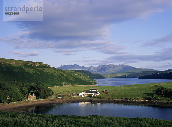Loch Harport und die Cuillin Hills  Isle Of Skye Hochlandregion  Schottland  Vereinigtes Königreich  Europa