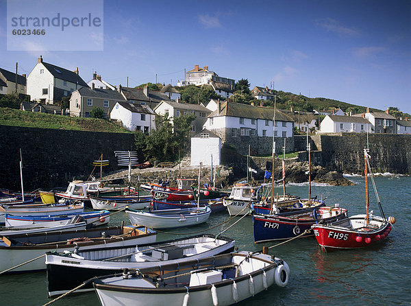 Coverack Hafen  Cornwall  England  Vereinigtes Königreich  Europa