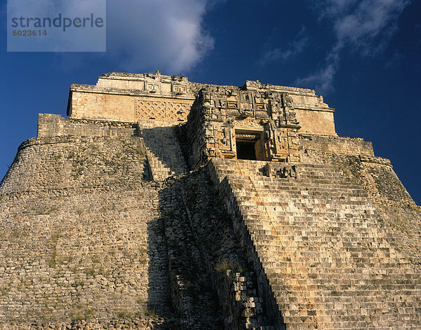 Die Pyramide des Zauberers  Uxmal  UNESCO World Heritage Site  Yucatan  Mexiko  Nordamerika