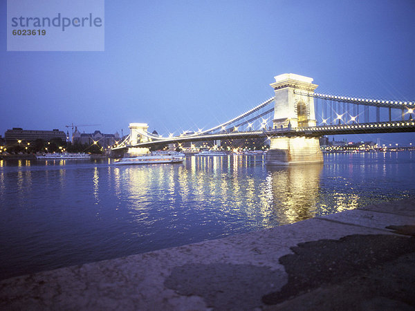Kettenbrücke über die Donau  Budapest  Ungarn  Europa