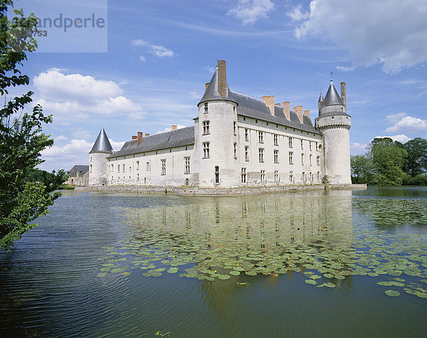 Schloss und See  Le Plessis Bourre  Pays De La Loire  Loire-Tal  Frankreich  Europa