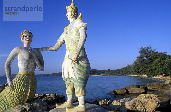 Statue von Prinz und Meerjungfrau von epischen Phra Aphaimani von Sunthorn Phu an der Küste Hat Sai Kaew beach  Ko Samet Insel  Rayong  Thailand  Südostasien  Asien