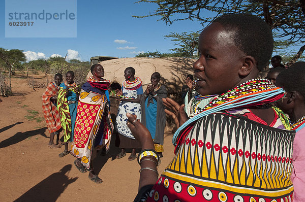 Samburu Frauen  Loisaba Wildnis Conservancy  Laikipia  Kenia  Ostafrika  Afrika