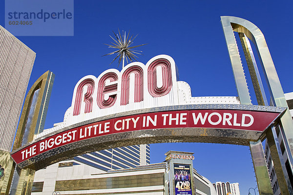 Eldorado Casino und der Reno-Bogen auf Virginia Street  Reno  Nevada  Vereinigte Staaten von Amerika  Nordamerika
