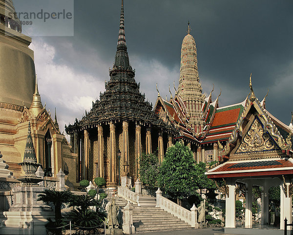 Wat Phra Kaeo  (Tempel des Smaragd Buddha)  in der Grand Palace  Bangkok Thailand  Südostasien  Asien