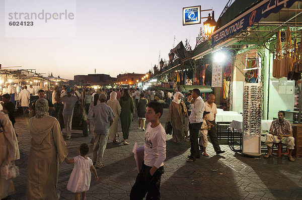 Djemaa el Fna Platz  Marrakesch  Marokko  Nordafrika  Afrika