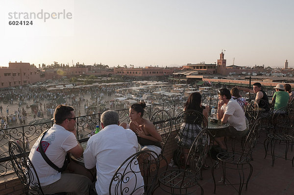 Djemaa el Fna Platz  Marrakesch  Marokko  Nordafrika  Afrika