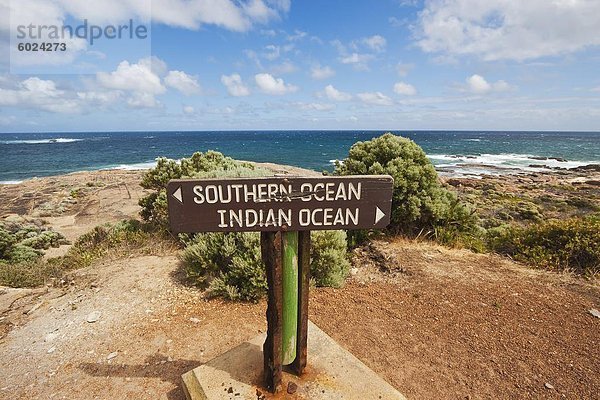 Kennzeichnung der südlichen Zeichen und im Indischen Ozean am Kap Leeuwin  der südwestlichen Spitze des Kontinents  Augusta-Margaret River Shire  Western Australia  Australien  Pazifik