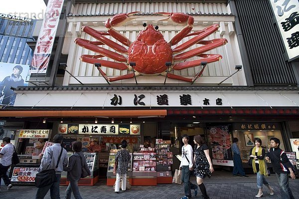 Berühmte Kanidoraku Shop und Restaurant in der Dotonbori Unterhaltung Bezirk von Namba  Osaka  Japan  Asien