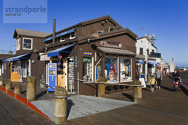 Store auf Stearns Wharf  Santa Barbara Harbor  California  Vereinigte Staaten von Amerika  Nordamerika