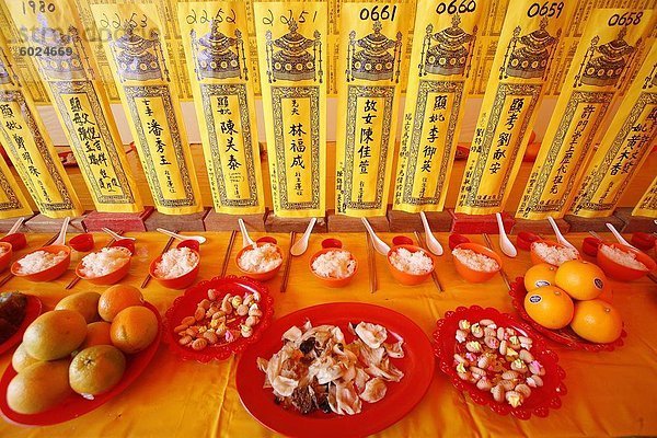 Altar  Kek Lok Si-Tempel in Penang  Malaysia  Südostasien  Asien