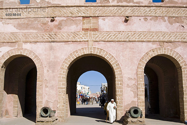 Blick auf die Stadtmauern der Altstadt  UNESCO Weltkulturerbe  Essaouira  Marokko  Nordafrika  Afrika