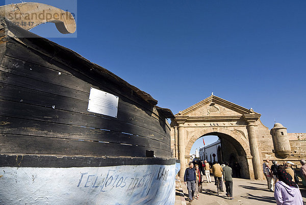 Blick auf die Stadtmauern der Altstadt  UNESCO Weltkulturerbe  Essaouira  Marokko  Nordafrika  Afrika