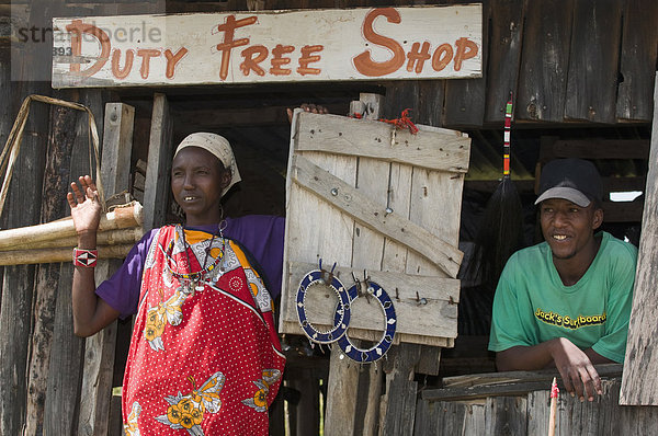 Masai Mann am Flugplatz Duty-Free  Masai Mara  Kenia  Ostafrika  Afrika