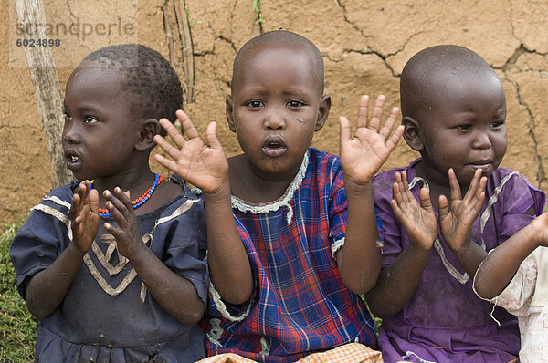 Masai Kinder  Masai Mara  Kenia  Ostafrika  Afrika