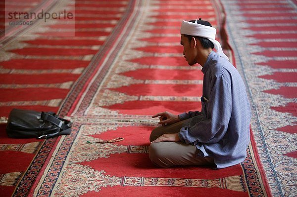 Indonesische Besucher bei Sultan Hassan Moschee  Kairo  Ägypten  Nordafrika  Afrika