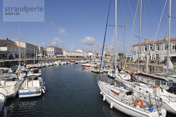 Hafen und Kai  St. Martin-de-Re  Ile de Re  Charente-Maritime  Frankreich  Europa